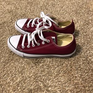 Burgundy worn once converse chuck taylors